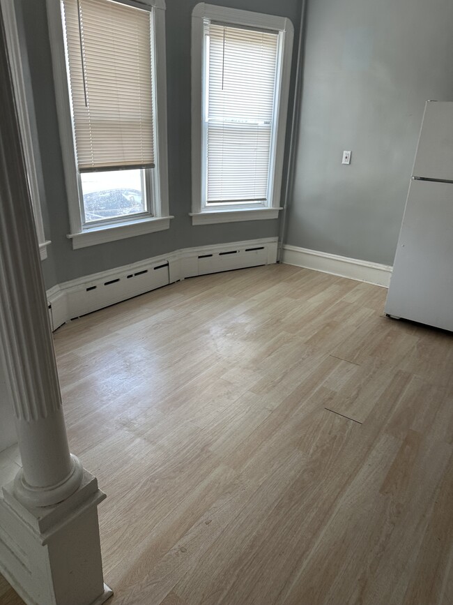 Building Photo - 351 King Philip St Unit Apt 1N