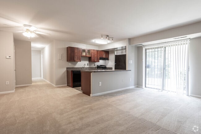 3BR, 1.5BA - 997SF