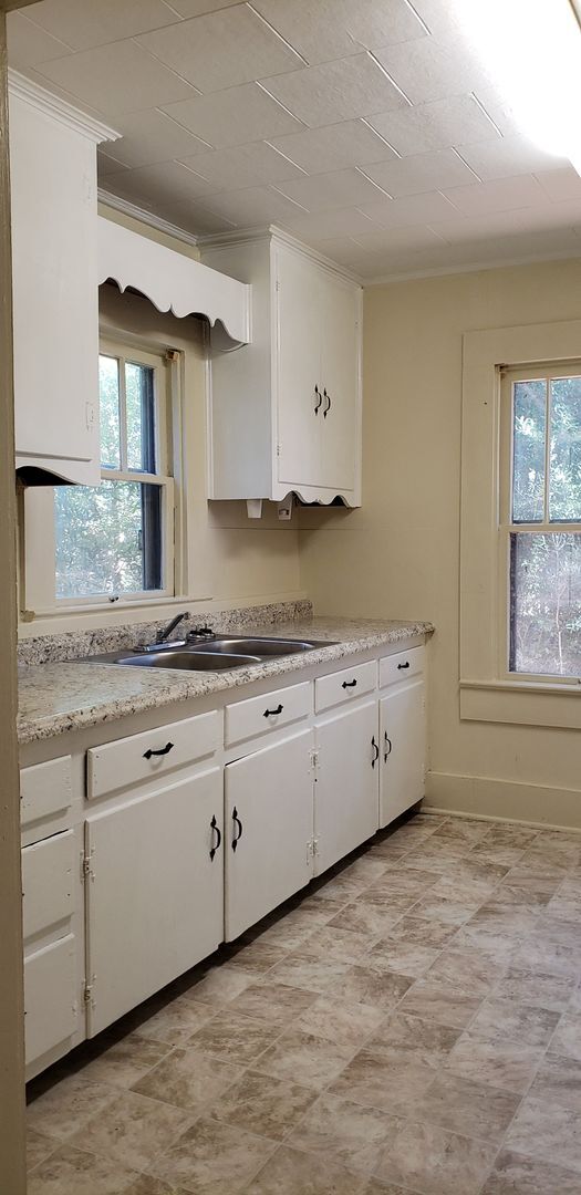 Photo - 1211 N Main St