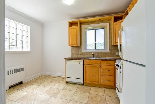 Photo - 4585 Av. Dupuis Unit 7