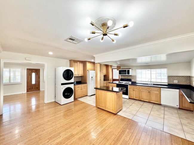 Building Photo - 5138 W 141st St Rental
