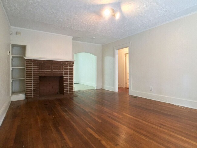 829 E 32nd St Unit C