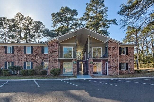Lamplighter Apartments - Lamplighter Apartments
