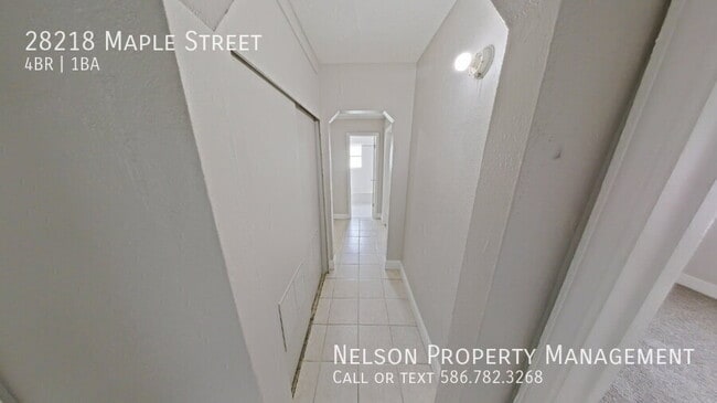 Photo - 28218 Maple St