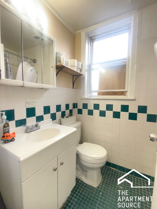 Photo - 4454 W Diversey Ave Unit 2E