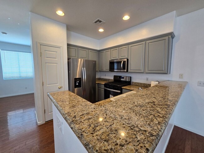 Photo - 3 Bedroom Updated Townhouse