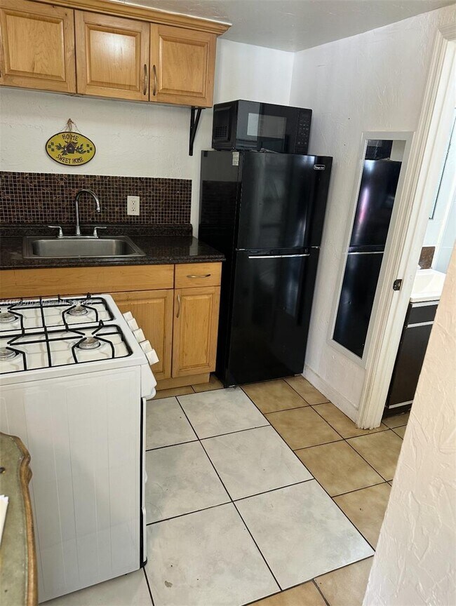 Building Photo - 1857 Buchanan St Unit 6 Rental