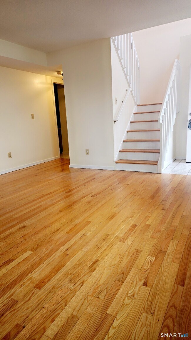 Photo - 20 Apple Way