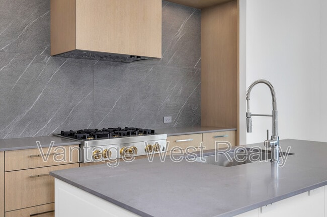 Photo - 3389-3389 Lakeshore Rd