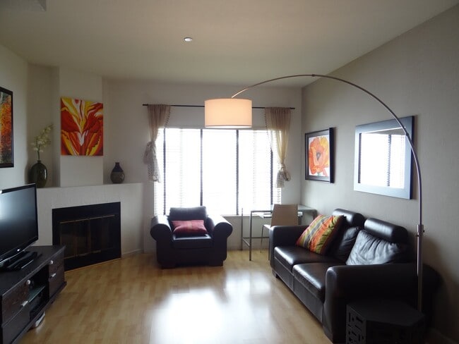 Main Living Room - 964 Belmont Ter