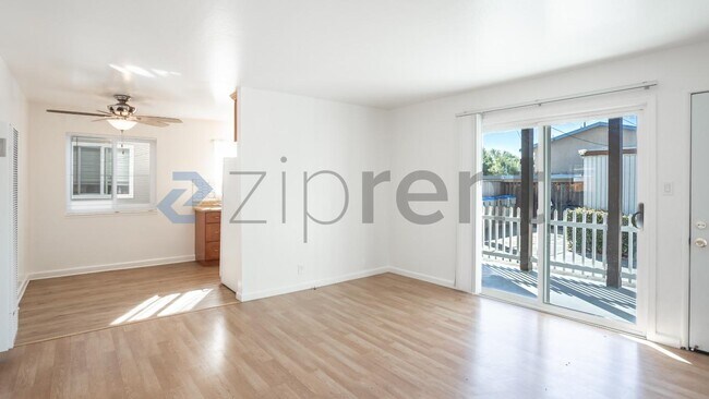 Building Photo - Unit Unit B