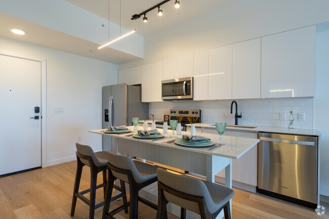 1BR, 1BA - 750SF - Kitchen - 101 Dania Beach