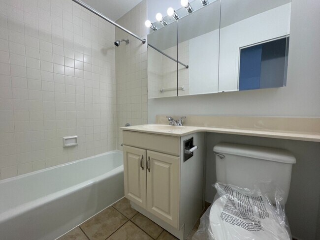 Photo - 200 E 27th St Unit 14