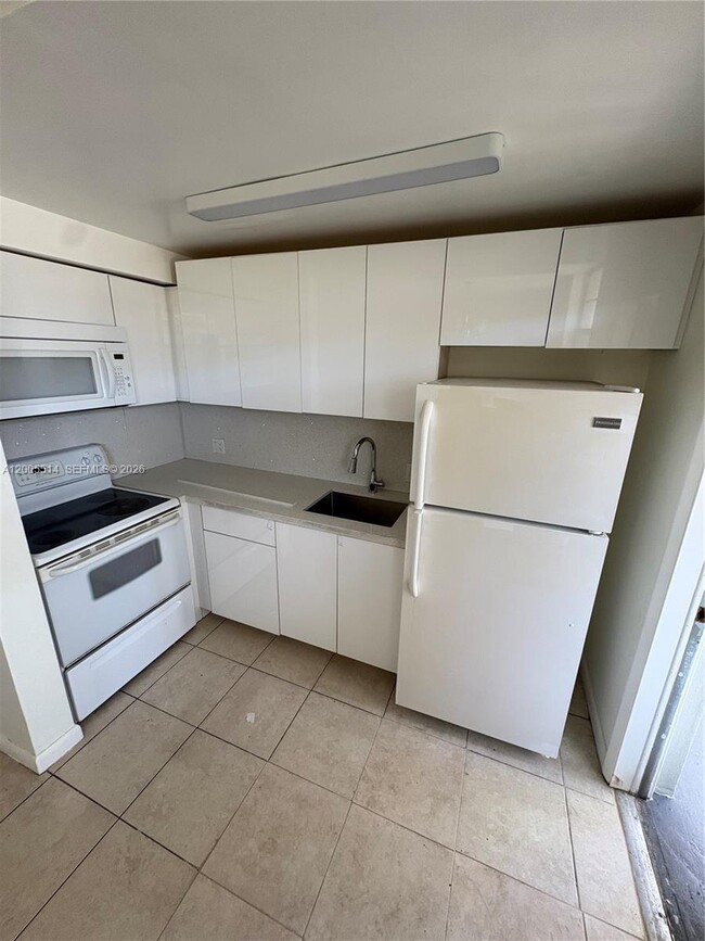 Building Photo - 1515 NE 125th Terrace Unit 212