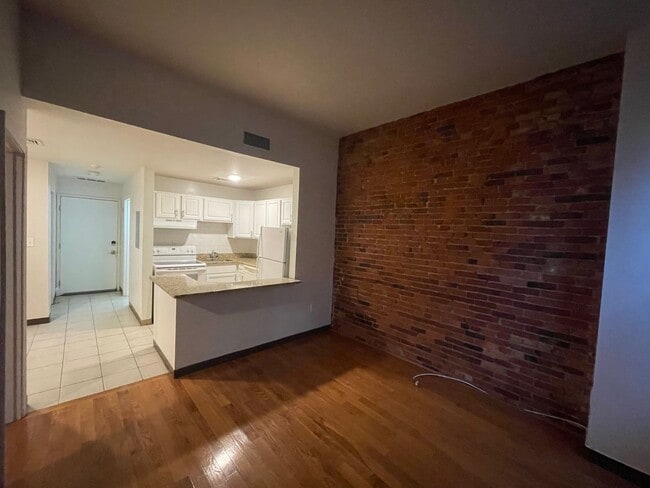 105-107-107 Washington St Unidad 4