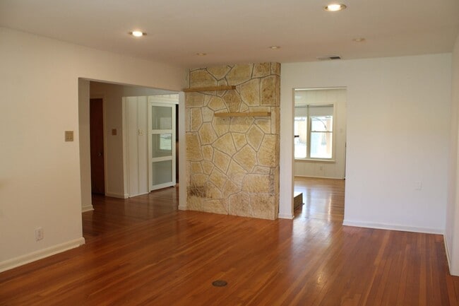 Photo - 2-BEDROOM IN TERRELL HILLS