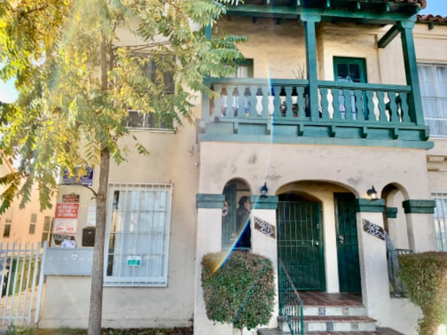 Photo - 1022 W 64th St