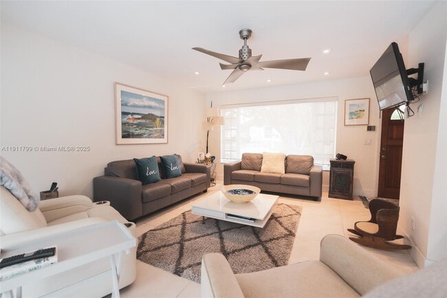 Photo - 220 Buttonwood Dr