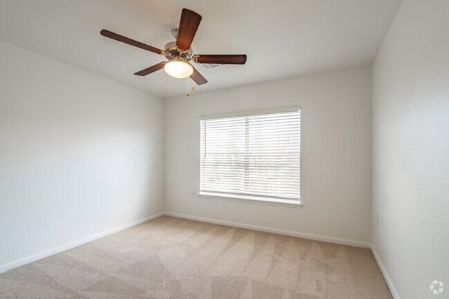 3BR, 2BA - 1,196SF