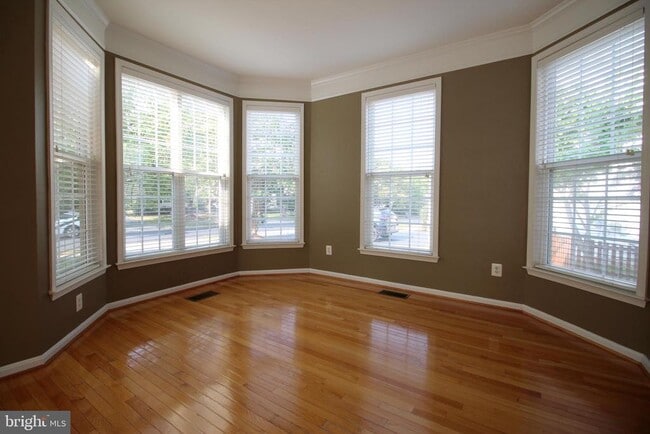 Building Photo - 40424 Milford Dr