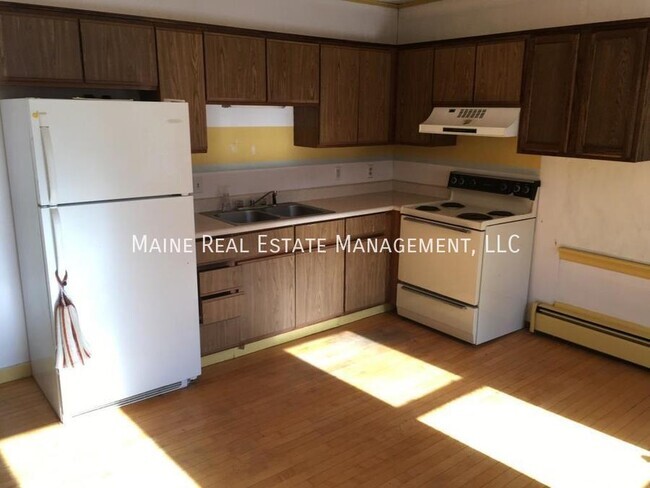 Building Photo - 15 Elm St Rental