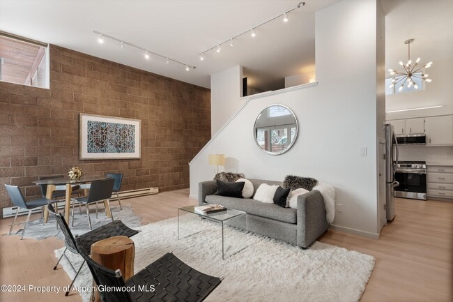 Photo - 311 S Aspen St Unit 2