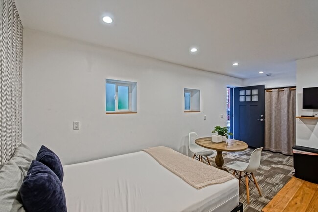 Photo - 200-202 39th Street Unit 202 B (Studio)