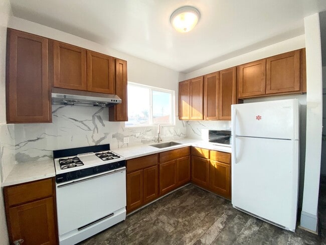 Photo - 654-656 20th St Unit 654