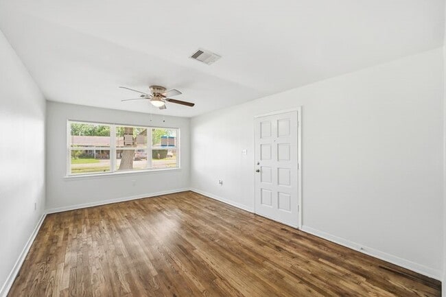 Photo - 2409 Estate Dr