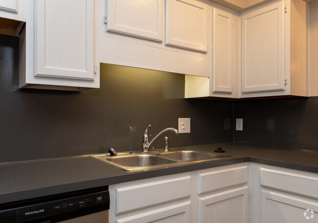 2BR,2.5BA - Apartments on 20th