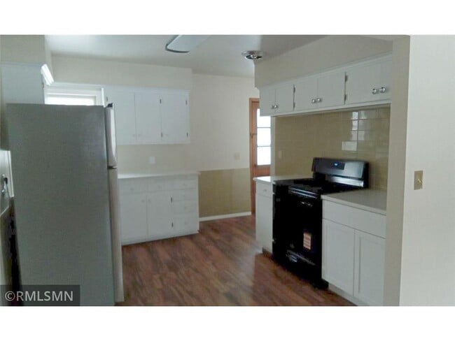 Photo - 4130 Glacier Ln N