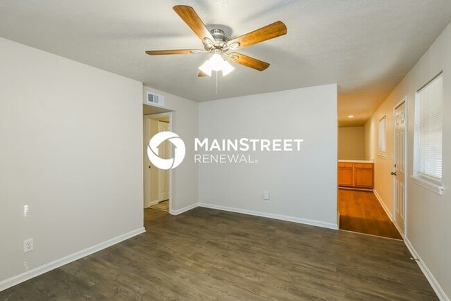 Photo - 5 Bedroom Pet-Friendly Home in Louisville, KY with Main Street Renewal