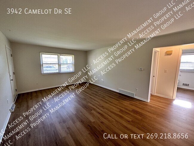 Photo - 3942 Camelot Dr SE