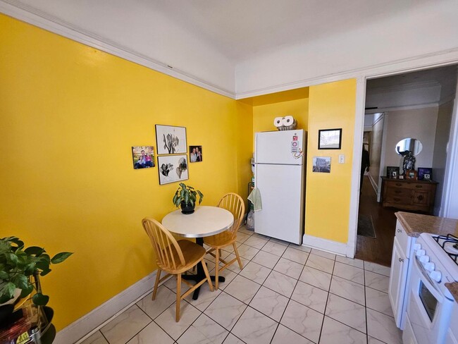 Photo - 817 W Belle Plaine Ave Unidad #3F