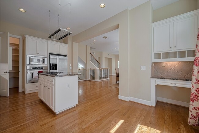 Building Photo - 2121 Harold St