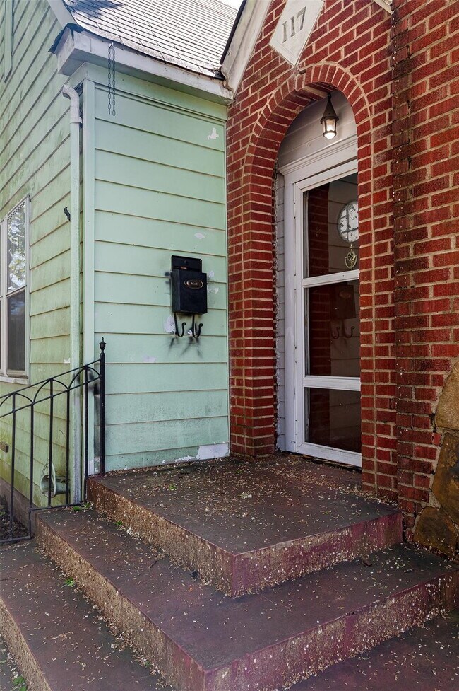 Photo - 117 Merrick St