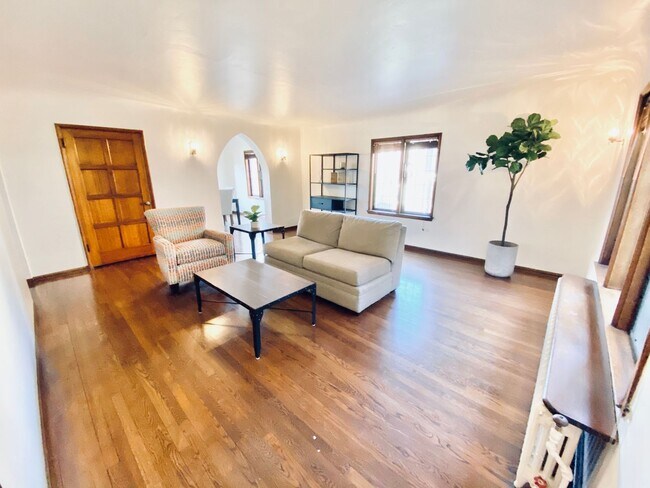 Photo - Ten-O-Five Anhalt Apartments