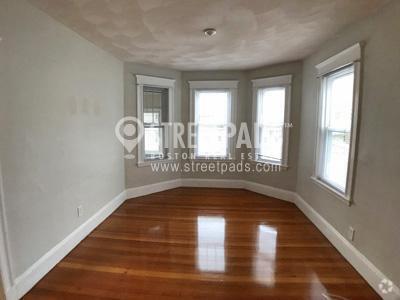 Building Photo - 3 bedroom in Somerville MA 02144 Rental