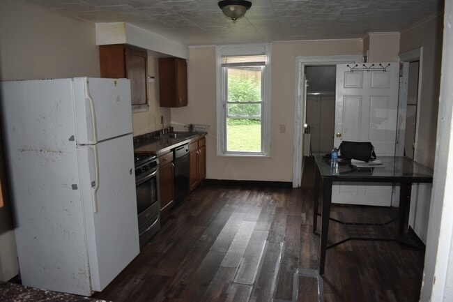 Photo - 24 Custer St