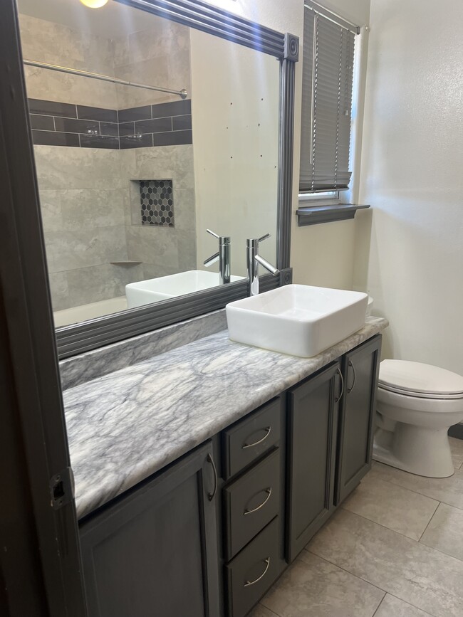 Photo - 3016 Hillsdale Ave