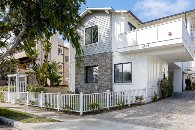 Photo - 2505 Grant Ave Townhome