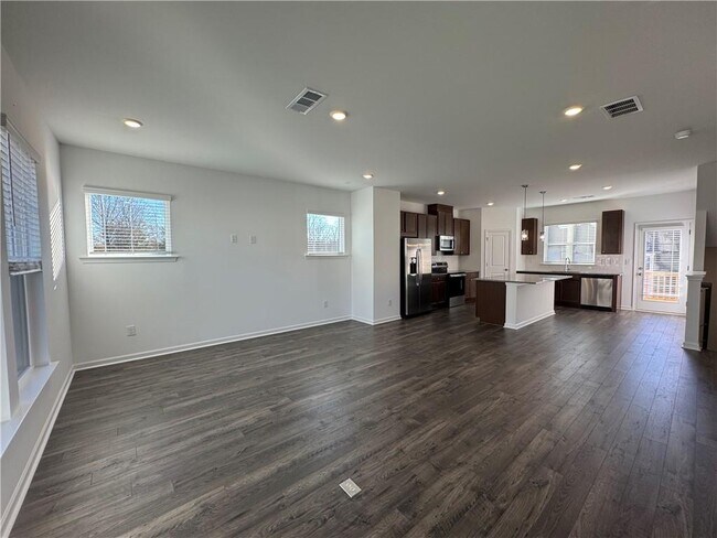 Photo - 516 Meadows Ln