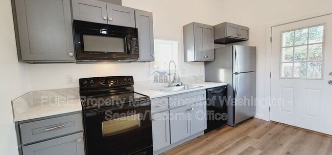 Building Photo - 5621 N 44th St Unit B