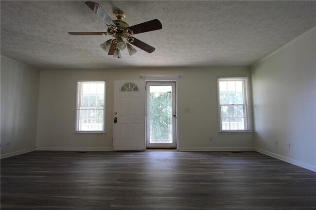 Photo - 818 Springlake Rd