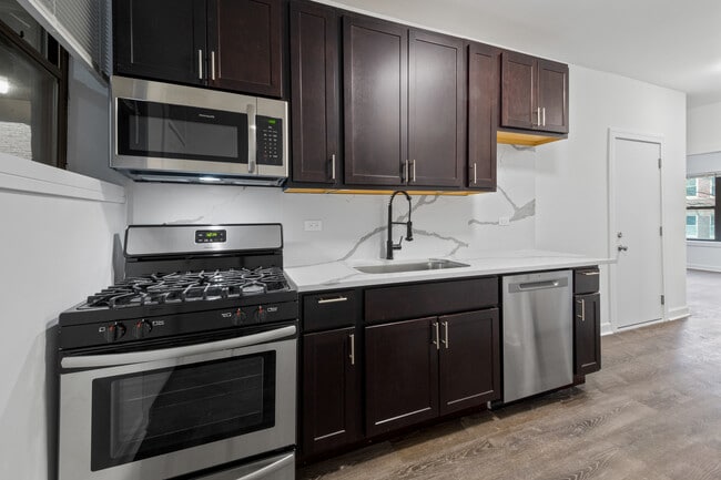 Photo - 1904 N Whipple St Unit 101