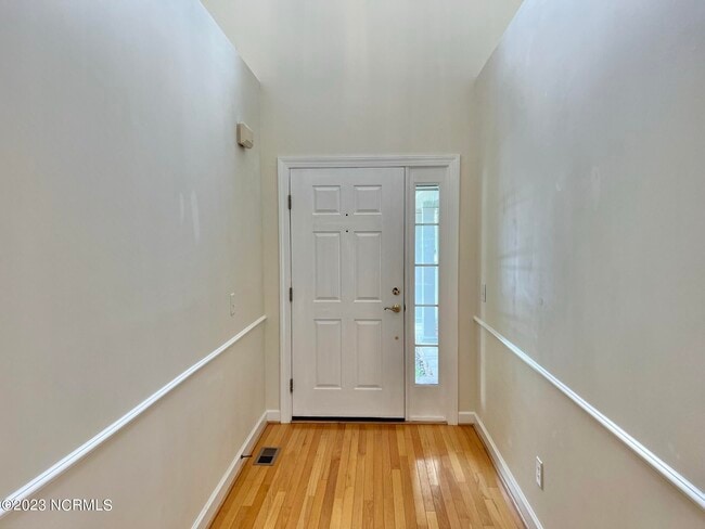 Photo - 164 Starland Ln