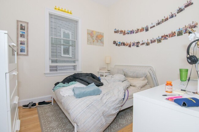 Photo - Allston 3 Bed – Hardwood Floors – No Fee – 6/1