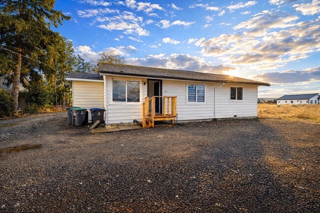 Building Photo - 16952-16940 40 Ave