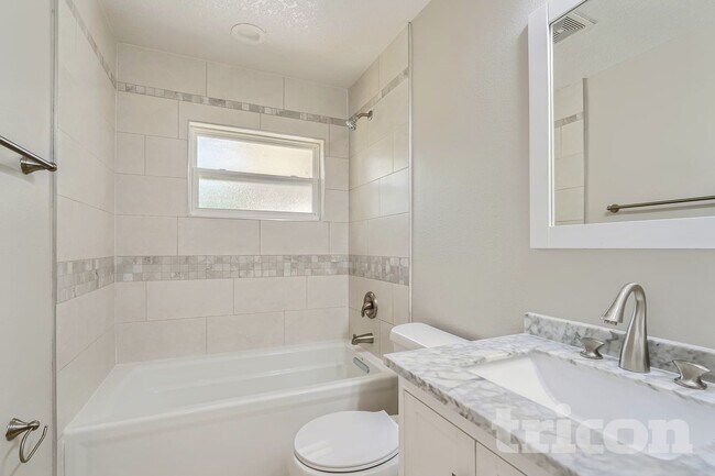 Photo - 2705 Knollwood Trail