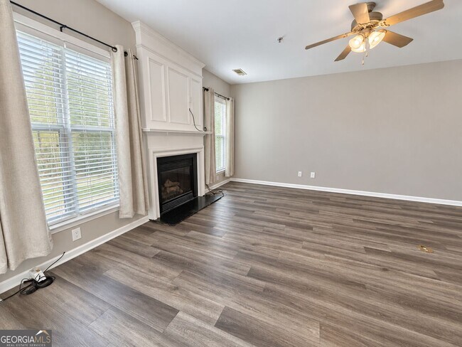 Photo - 226 Regent Square